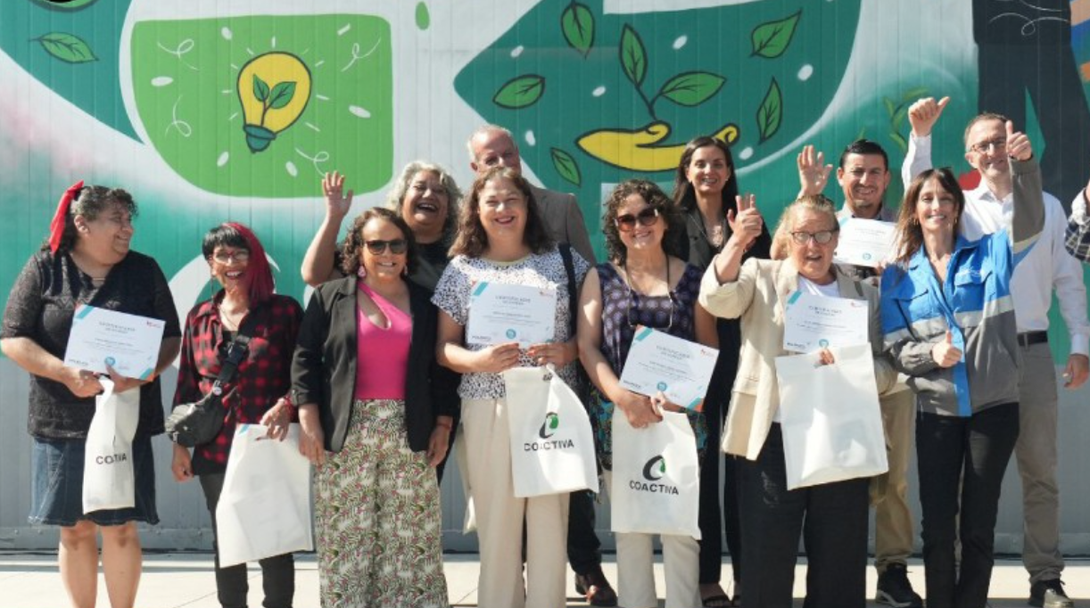 Coactiva entrega diplomas a vecinos de Tiltil por curso de reciclaje